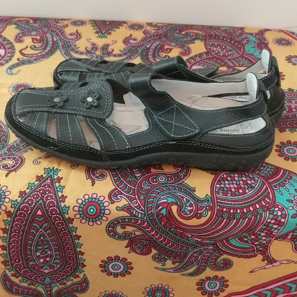 Spring Step Sandals - Picture 3 of 5